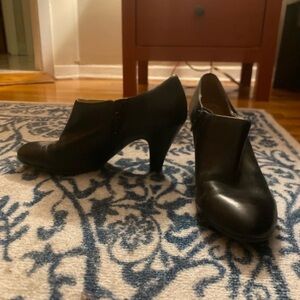 Naturalizer Black Leather Heeled Ankle Booties